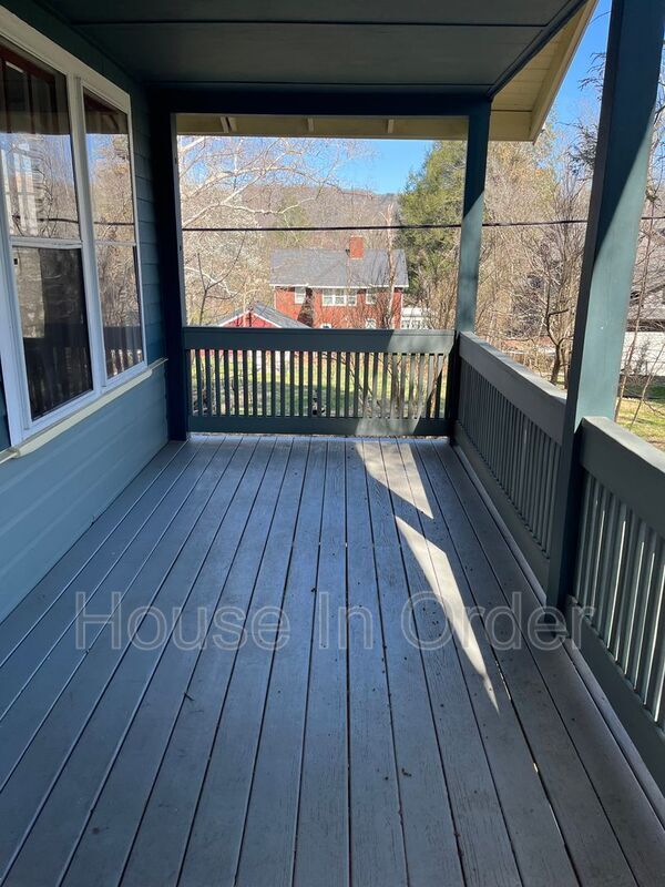 127 W Chestnut St in Asheville, NC - Building Photo - Building Photo