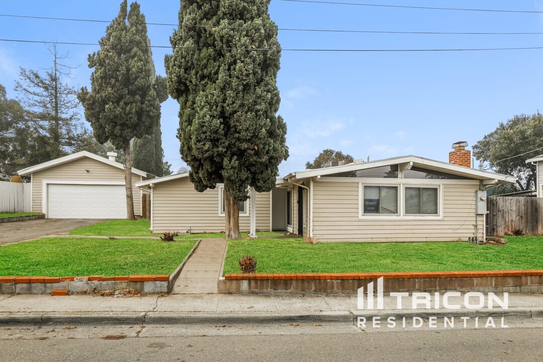 1604 Wisner Dr in Antioch, CA - Building Photo