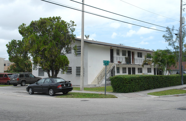 2235 NW 26th St in Miami, FL - Building Photo - Building Photo