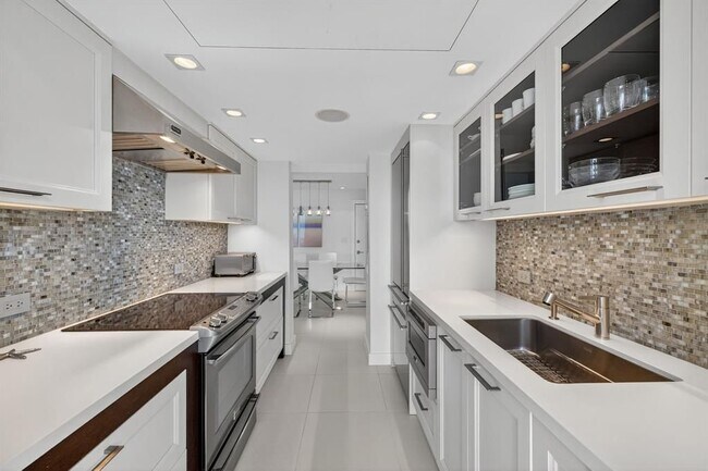 2715 N Ocean Blvd in Fort Lauderdale, FL - Building Photo - Building Photo