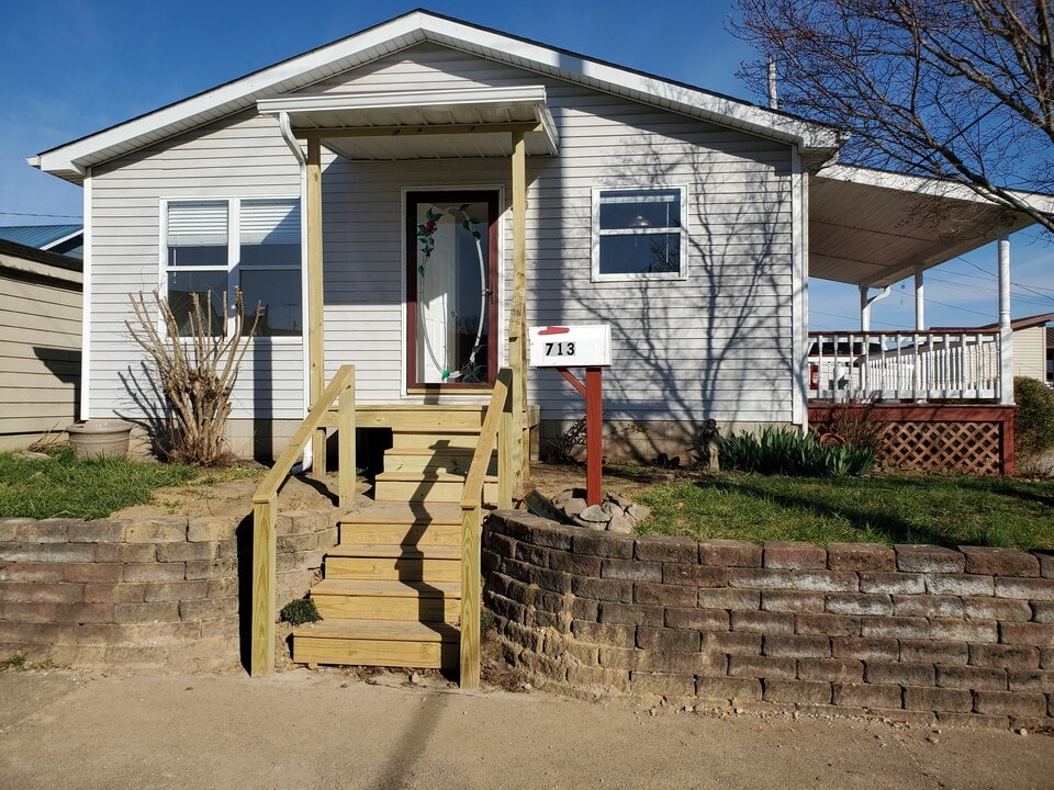 713 Spruce St in Ironton, OH - Foto de edificio