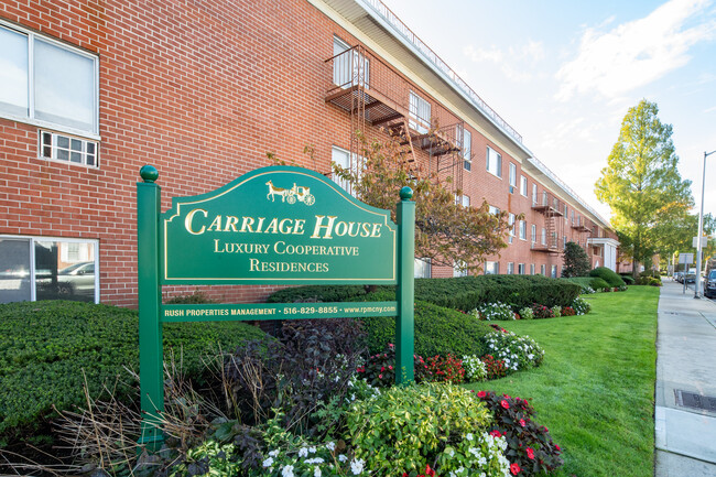 Carriage Owners Corp. in Rockville Centre, NY - Building Photo - Building Photo