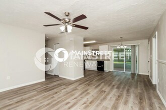 674 Altamira St NW in Palm Bay, FL - Foto de edificio - Building Photo