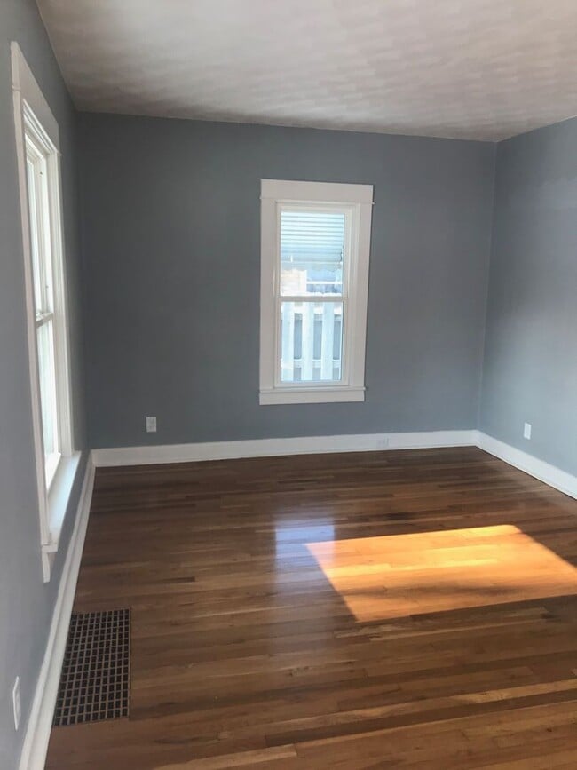 2318 E High St in Davenport, IA - Building Photo - Building Photo