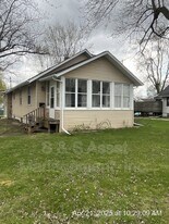 2327 S Pennsylvania Ave in Lansing, MI - Building Photo