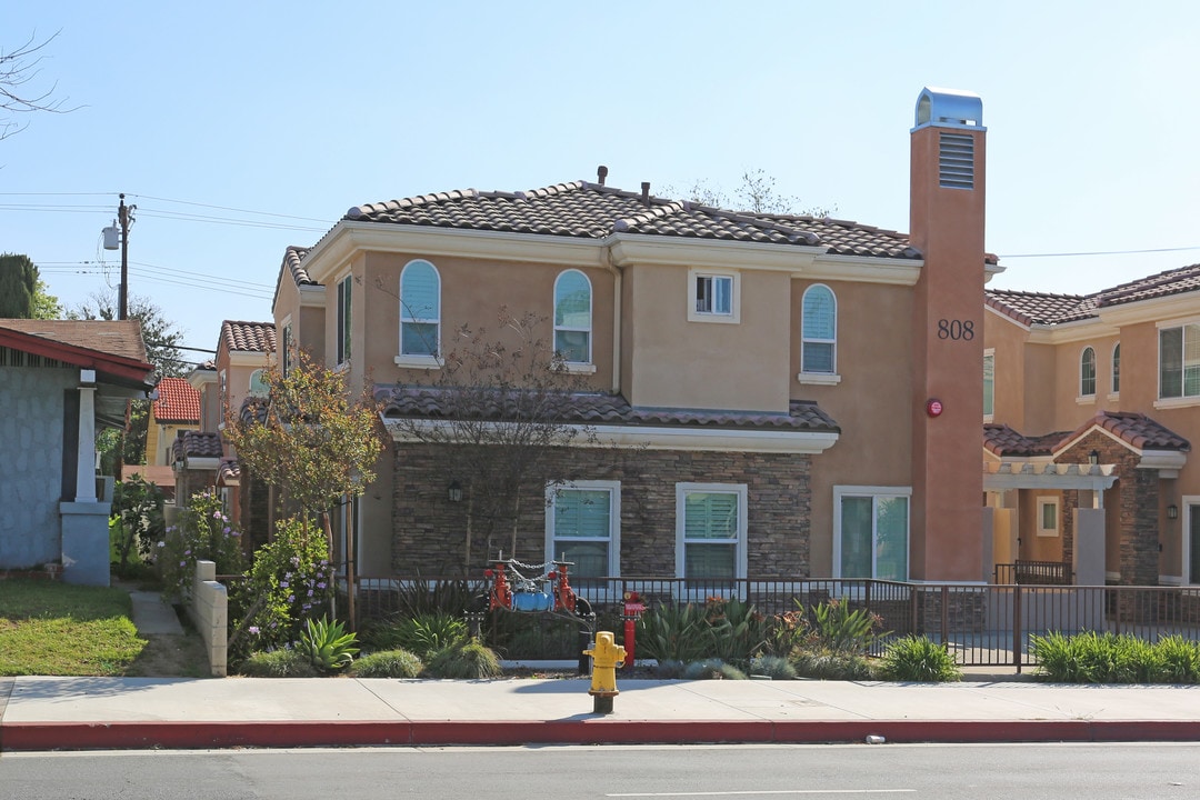 808 N Garfield Ave in Alhambra, CA - Building Photo