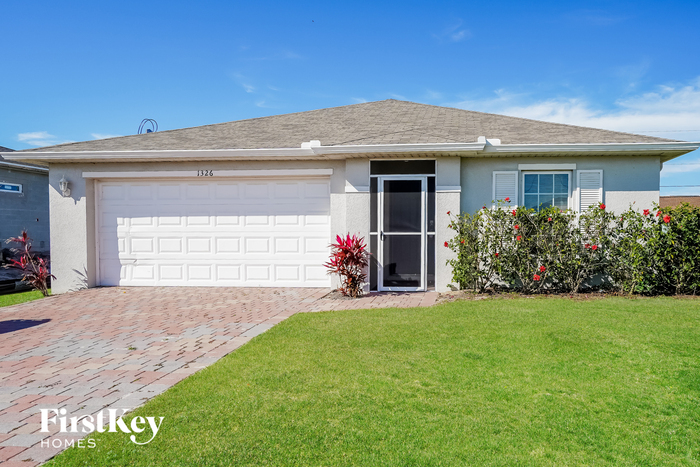 1326 NW 7th Ave in Cape Coral, FL - Building Photo