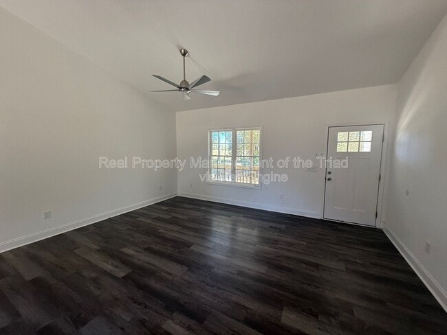 3773 Hinshaw Country Rd in Liberty, NC - Building Photo - Building Photo