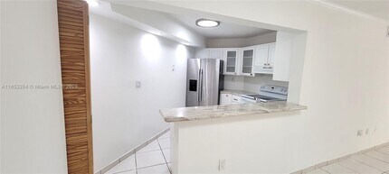 9403 Fontainebleau Blvd in Miami, FL - Building Photo - Building Photo