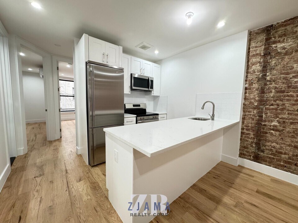 1252 Flatbush Ave in Brooklyn, NY - Building Photo