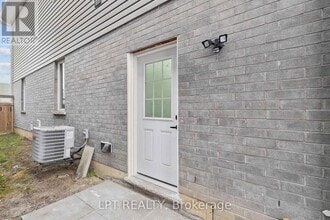 140 Springvalley Crescent in Hamilton, ON - Building Photo - Building Photo