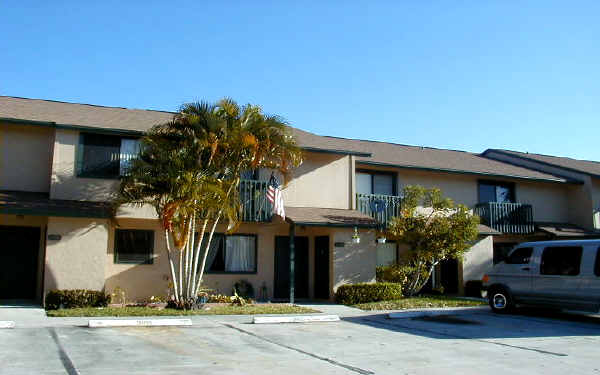 3003 Poolside Dr in Lake Worth, FL - Building Photo