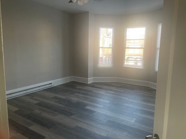 874 Wynnewood Rd, Unit 2nd floor in Philadelphia, PA - Building Photo - Building Photo