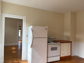 687 Broad St in Meriden, CT - Building Photo - Building Photo