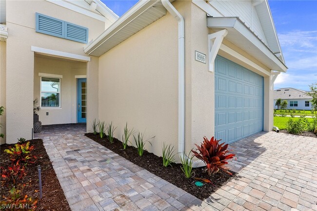 8986 St Lucia Dr in Naples, FL - Foto de edificio - Building Photo