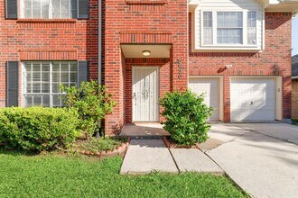 5530 Imperial Grove Dr in Houston, TX - Building Photo - Building Photo