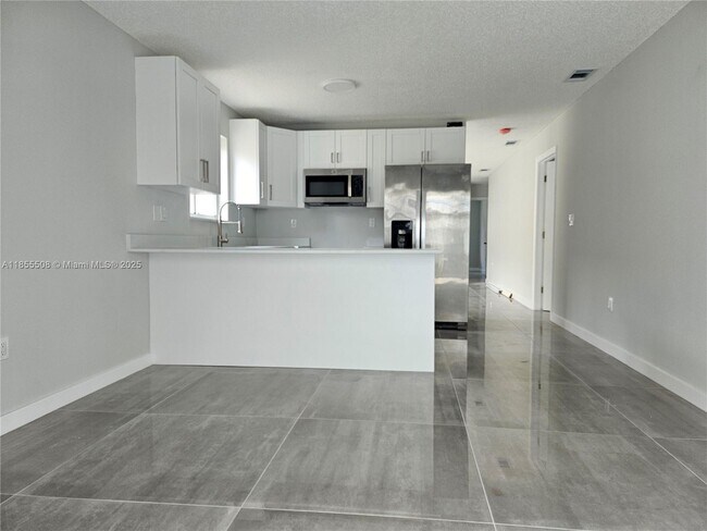 16165 SW 139th Ave in Miami, FL - Building Photo - Building Photo