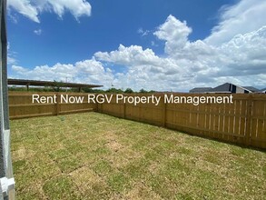 826 S Missouri St, Unit 4 in Alton, TX - Foto de edificio - Building Photo