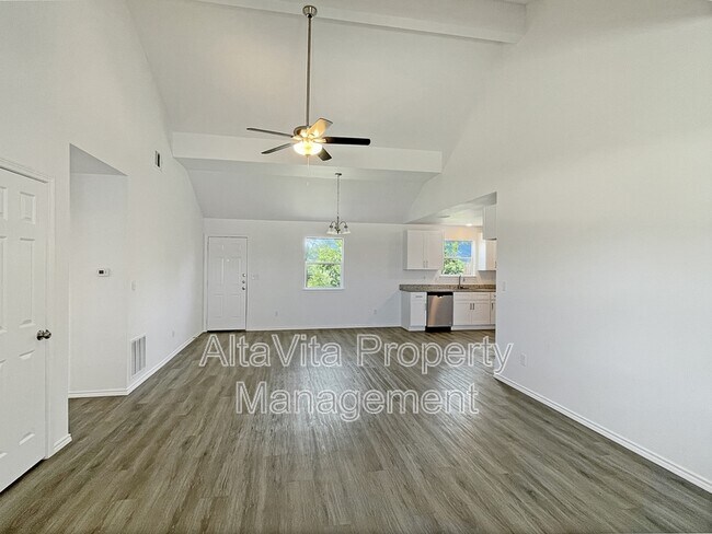 437 S Cleburne Whitney Rd in Rio Vista, TX - Building Photo - Building Photo