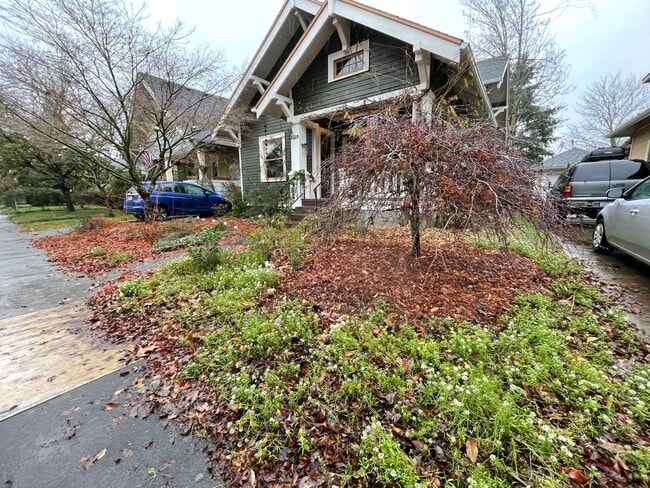 5329 SE 70th Ave in Portland, OR - Building Photo - Building Photo