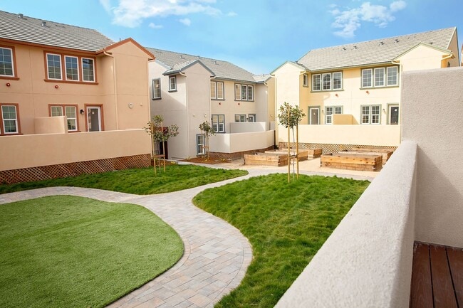 44 Blackbird Cir in Watsonville, CA - Building Photo - Building Photo