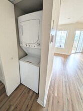 4863 Via Palm Lks, Unit 811 in West Palm Beach, FL - Foto de edificio - Building Photo