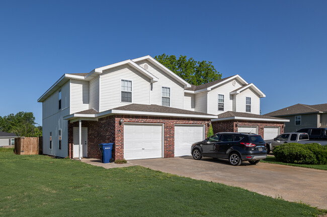 Sager Creek Crossing in Siloam Springs, AR - Building Photo - Building Photo