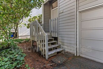 252 Cervantes Cir in Lake Oswego, OR - Building Photo - Building Photo