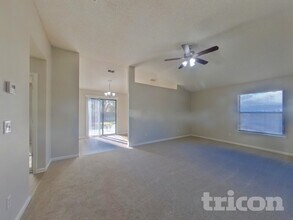 83151 St Mark Dr in Yulee, FL - Foto de edificio - Building Photo