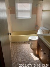 8711 W Villard Ave in Milwaukee, WI - Foto de edificio - Building Photo