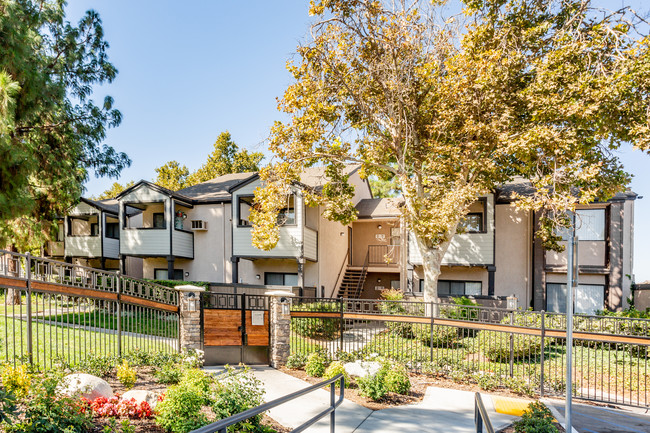 Stonewood Apartments in Riverside, CA - Foto de edificio - Building Photo