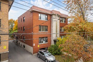 4250 Broadway Rue in Montréal, QC - Building Photo