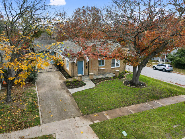 4137 Pershing Ave, Unit Guest house in Fort Worth, TX - Foto de edificio - Building Photo