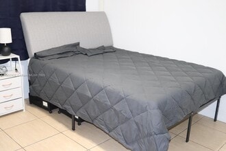 20022 NW 58th Ct in Hialeah, FL - Building Photo - Building Photo