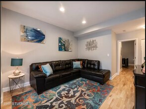 7401 N Hoyne Ave in Chicago, IL - Building Photo - Building Photo