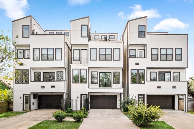 2104 Webster St in Houston, TX - Building Photo - Building Photo