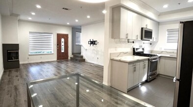 268 Mar Vista Ave-Unit -268 N Mar Vista Ave #4 in Pasadena, CA - Building Photo - Building Photo