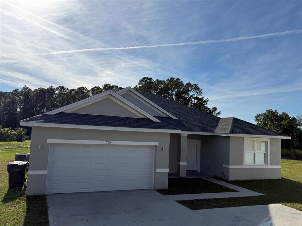 734 Hudson Valley Dr in Poinciana, FL - Building Photo