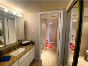 9000 Bissonnet St, Unit 307 in Houston, TX - Building Photo - Building Photo