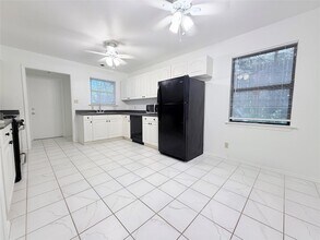 2003 E 12th St in Austin, TX - Foto de edificio - Building Photo