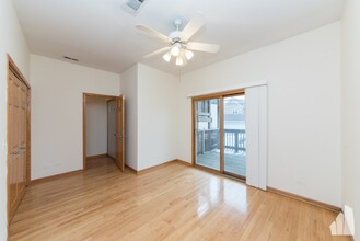 2440 N Southport Ave, Unit 001 in Chicago, IL - Building Photo - Building Photo