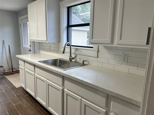 property at 912 W Cleveland St