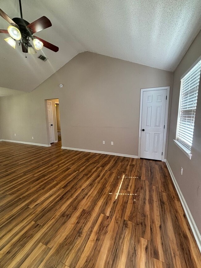 311 Cowart Rd in Hinesville, GA - Building Photo - Building Photo