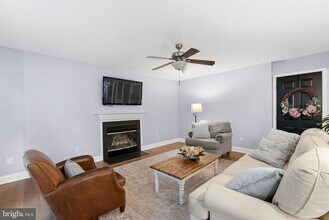 20763 Windemere Ct in Sterling, VA - Building Photo - Building Photo