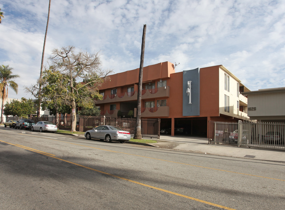 1640 N Hobart Blvd in Los Angeles, CA - Building Photo