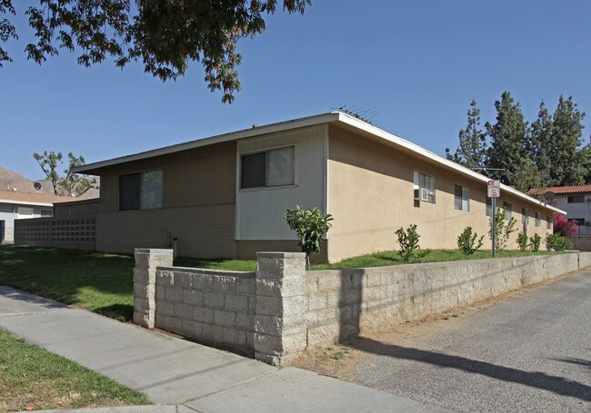 870 Prescott Way in Riverside, CA - Foto de edificio - Building Photo