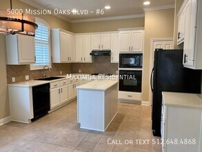 5000 Mission Oaks Blvd in Austin, TX - Building Photo - Building Photo