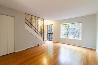 1920 NE 8th Ave in Portland, OR - Building Photo - Building Photo