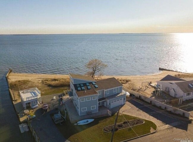 property at 2 Bay 9th St