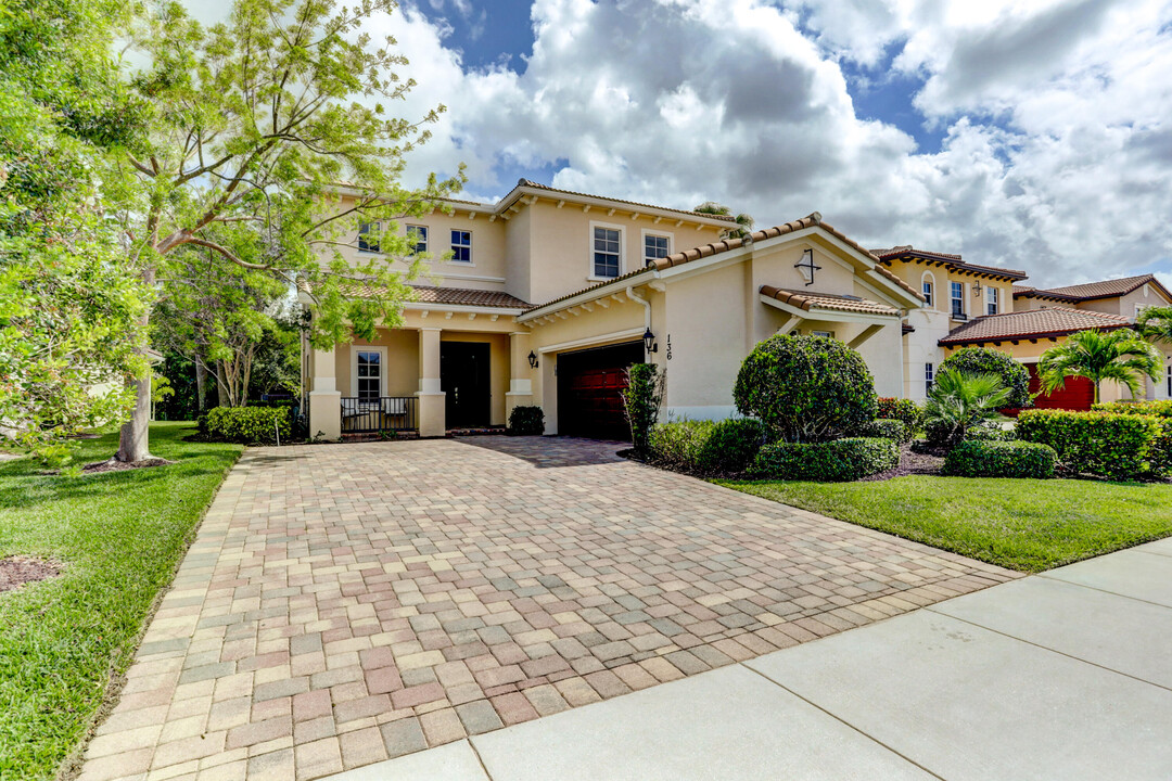 136 Behring Way in Jupiter, FL - Building Photo